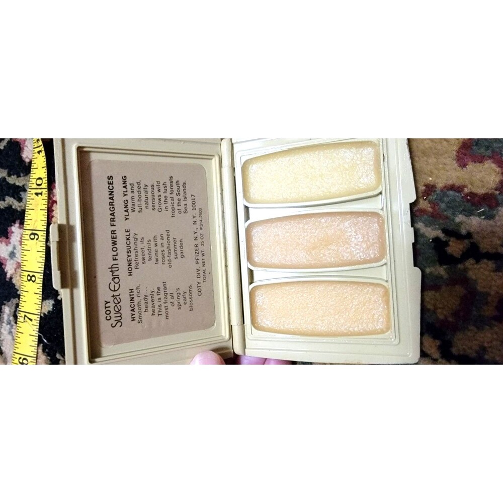 VTG COTY Sweet Earth Flower Herb Solid FRAGRANCES Celluloid Compact Rare 1970s